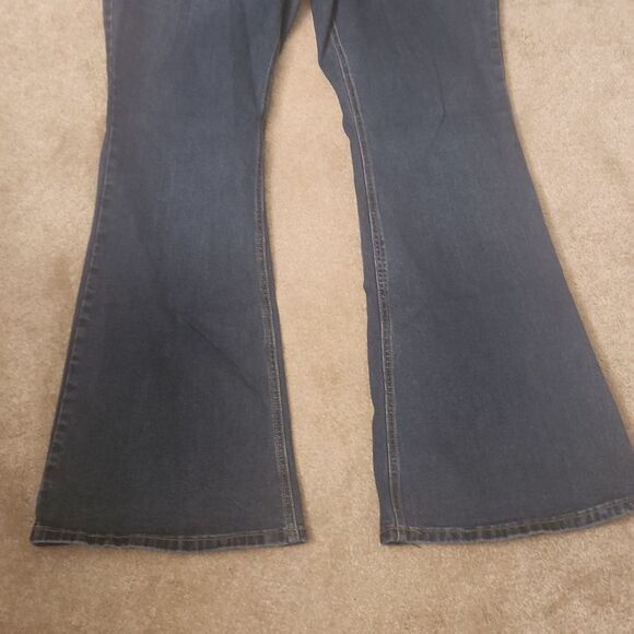 New York & Company Pull-On Flare Leg Jeans Size XL - Picture 3 of 9